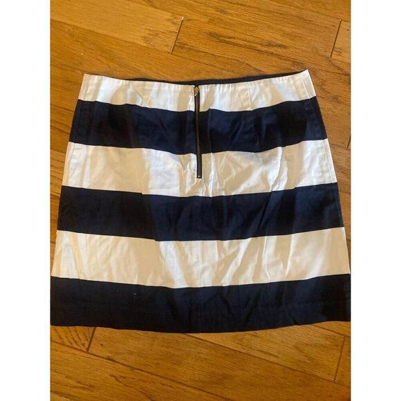 Vineyard Vines women's Navy & White Striped Mini Skirt With Back Zipper size 6 - Picture 4 of 7